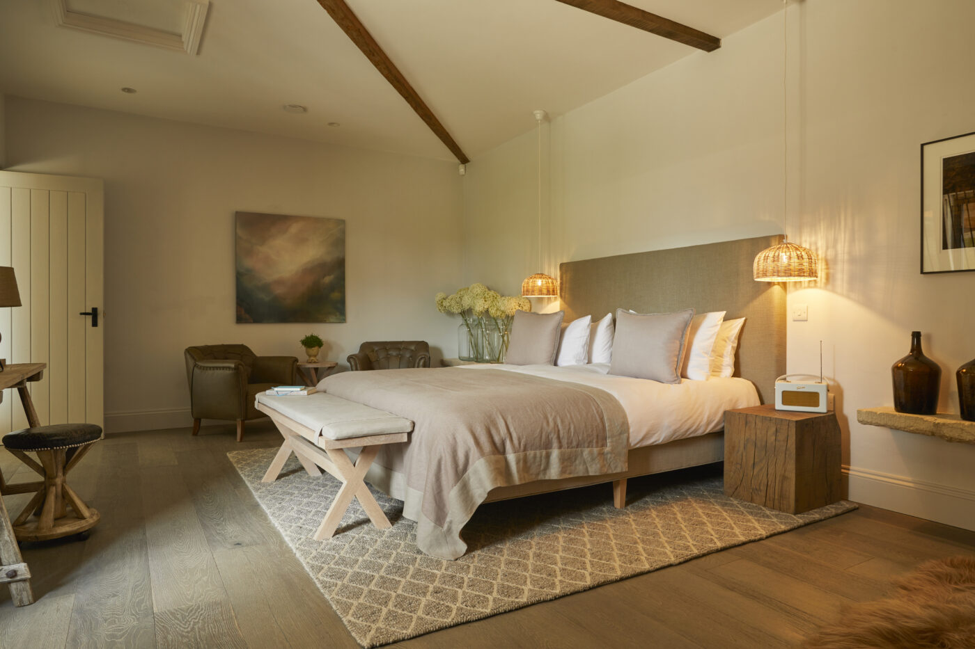 Luxury Double Bedroom in The Cart Shed Barn Renovation Bibury