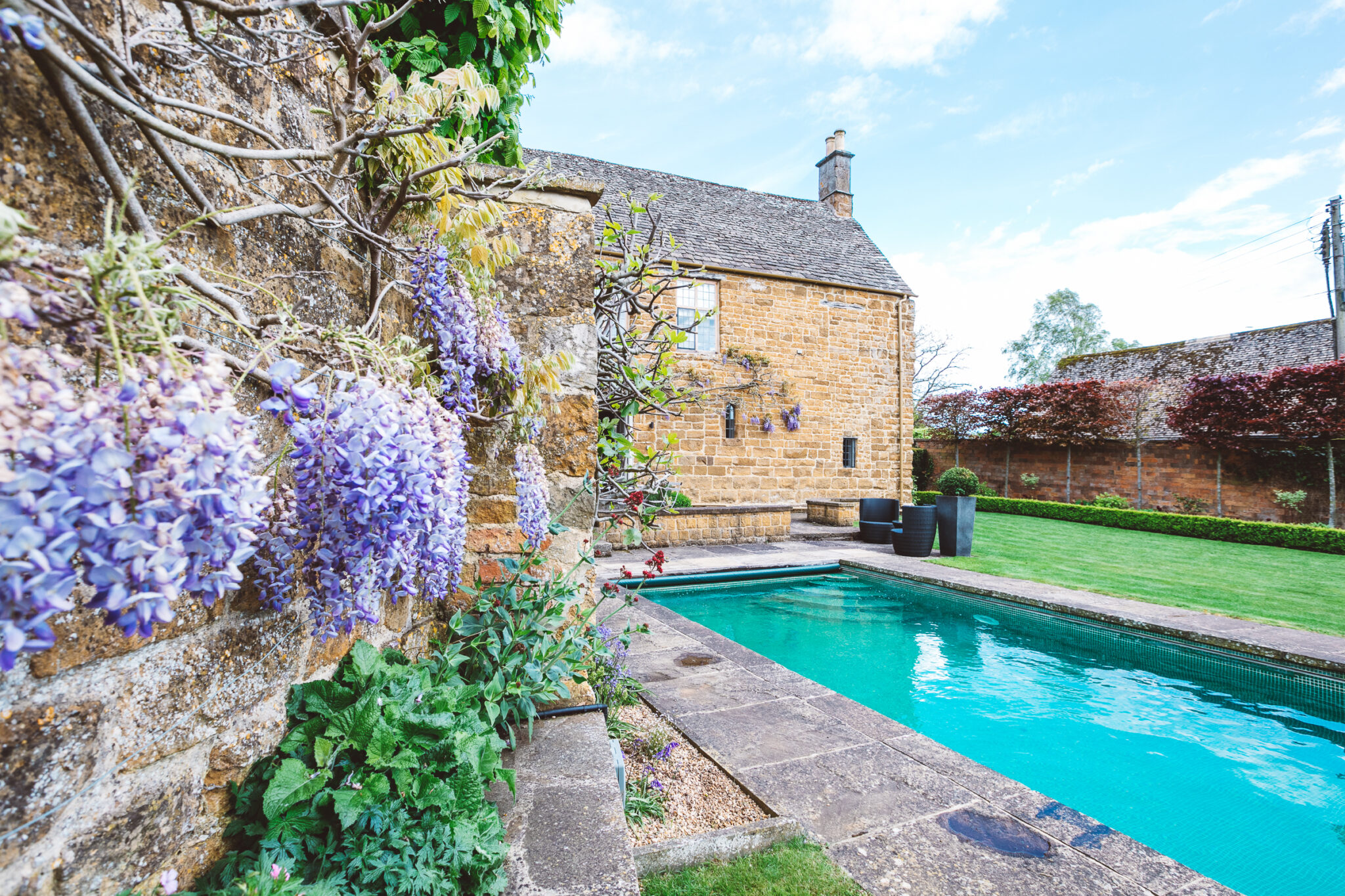 Large Luxury House with Pool In The Cotswolds