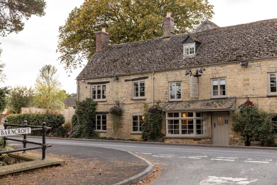 Red Lion Inn Pub Exterior Long Compton