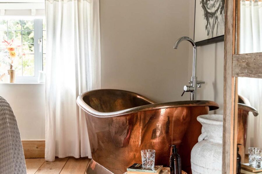 Copper ensuite bathtub