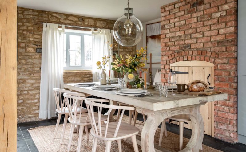 Cottage dining room with white furniture and flowers