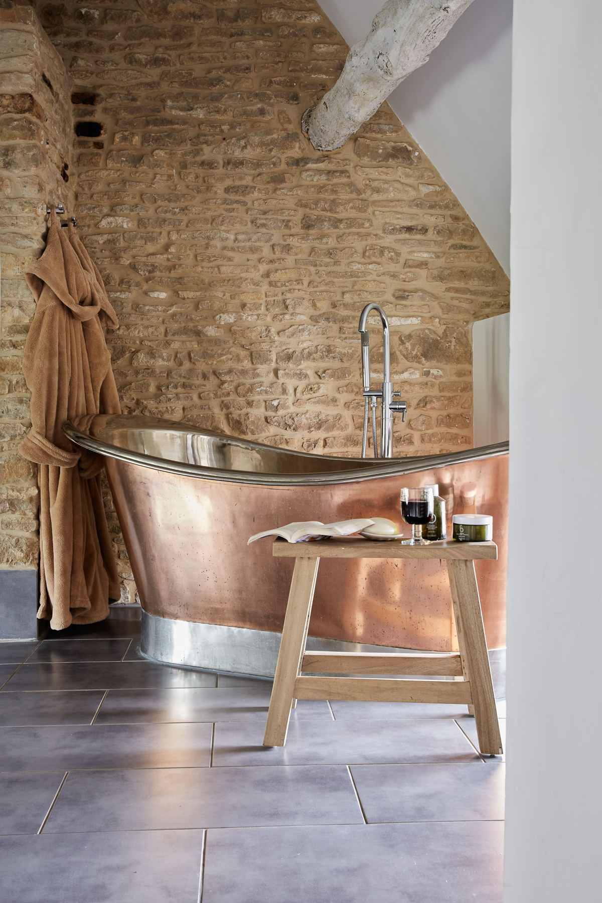 https://sandandstoneescapes.com/wp-content/uploads/2019/10/Yarrow-Cottage_008-1.jpg