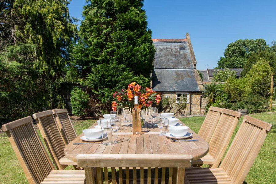 Alfresco outdoor eating