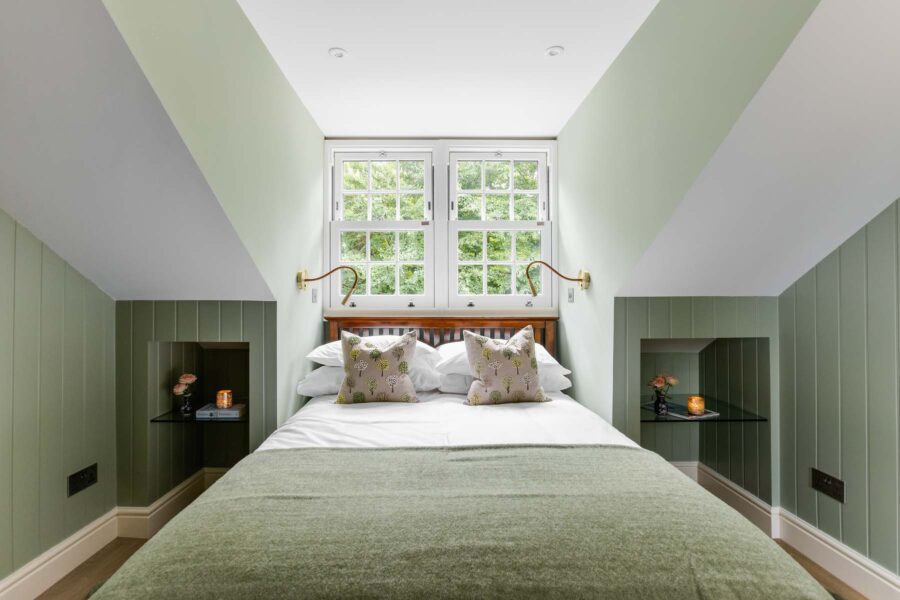 Fox Hollow Cottage Great Windsor Park Surrey bedroom