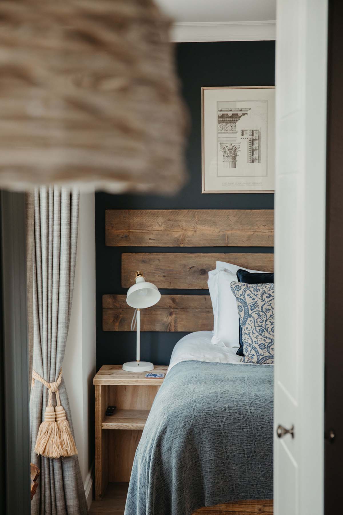 Bedroom with wood cladding