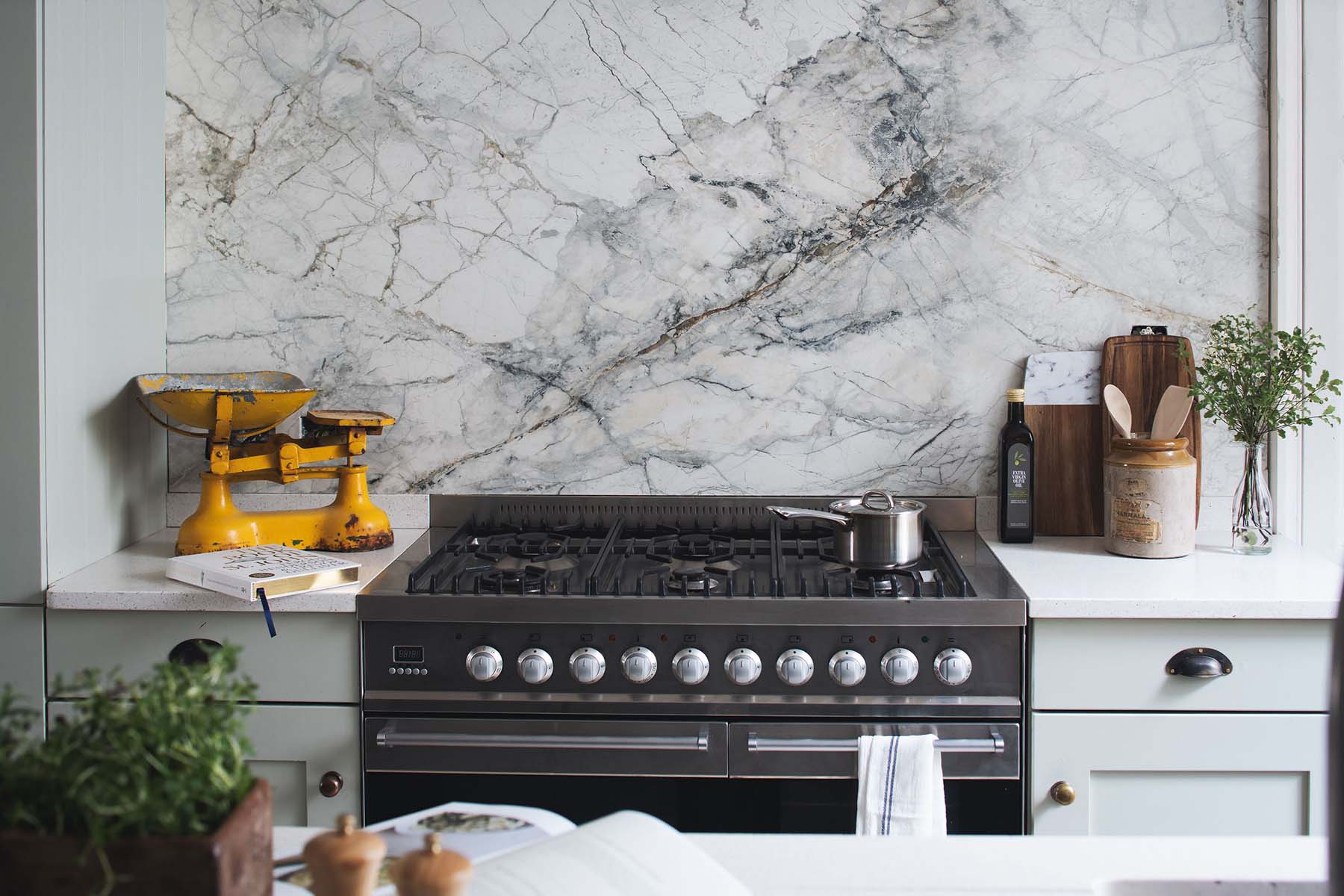 Hob oven and marble backdrop