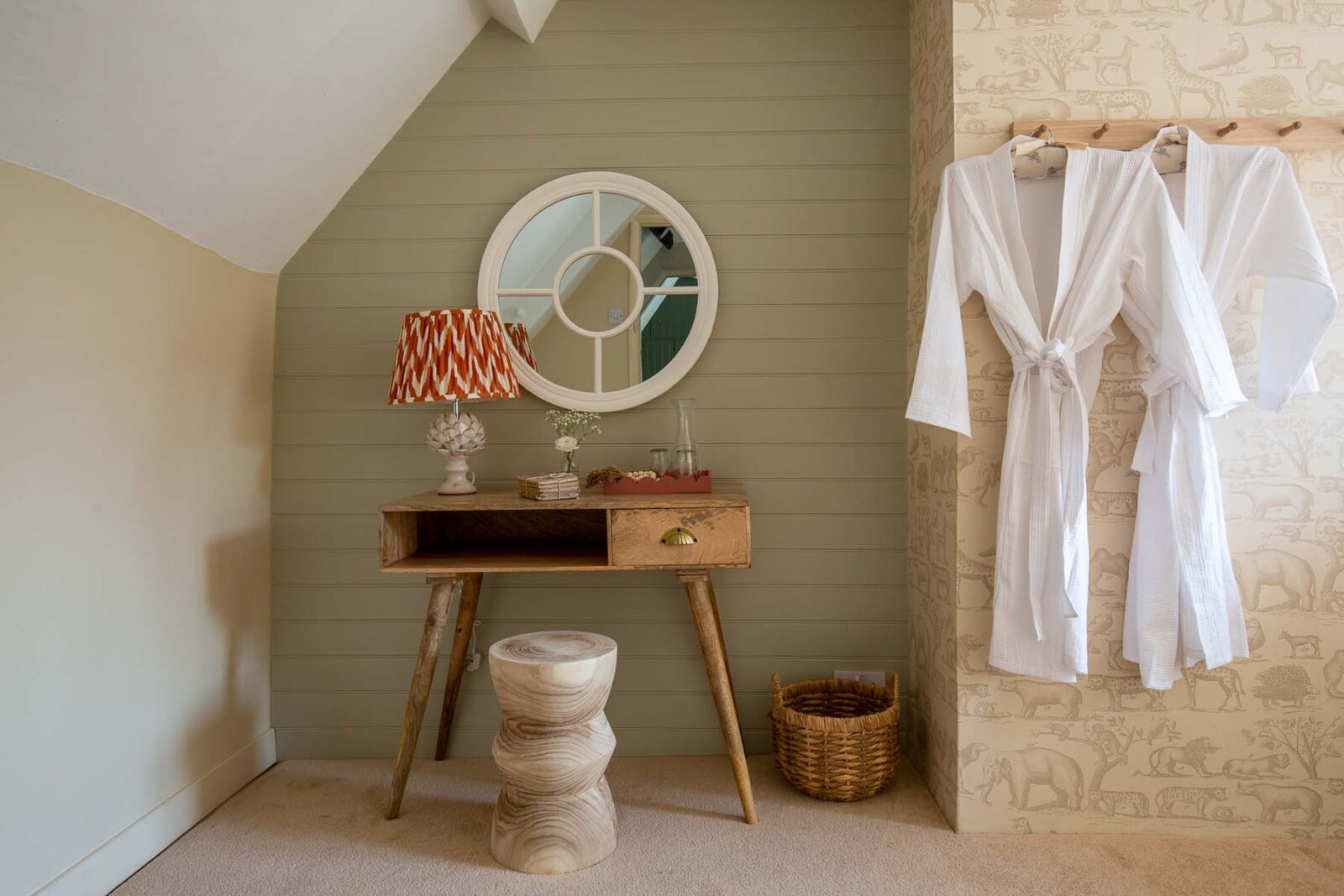 stylish bedroom dressing table