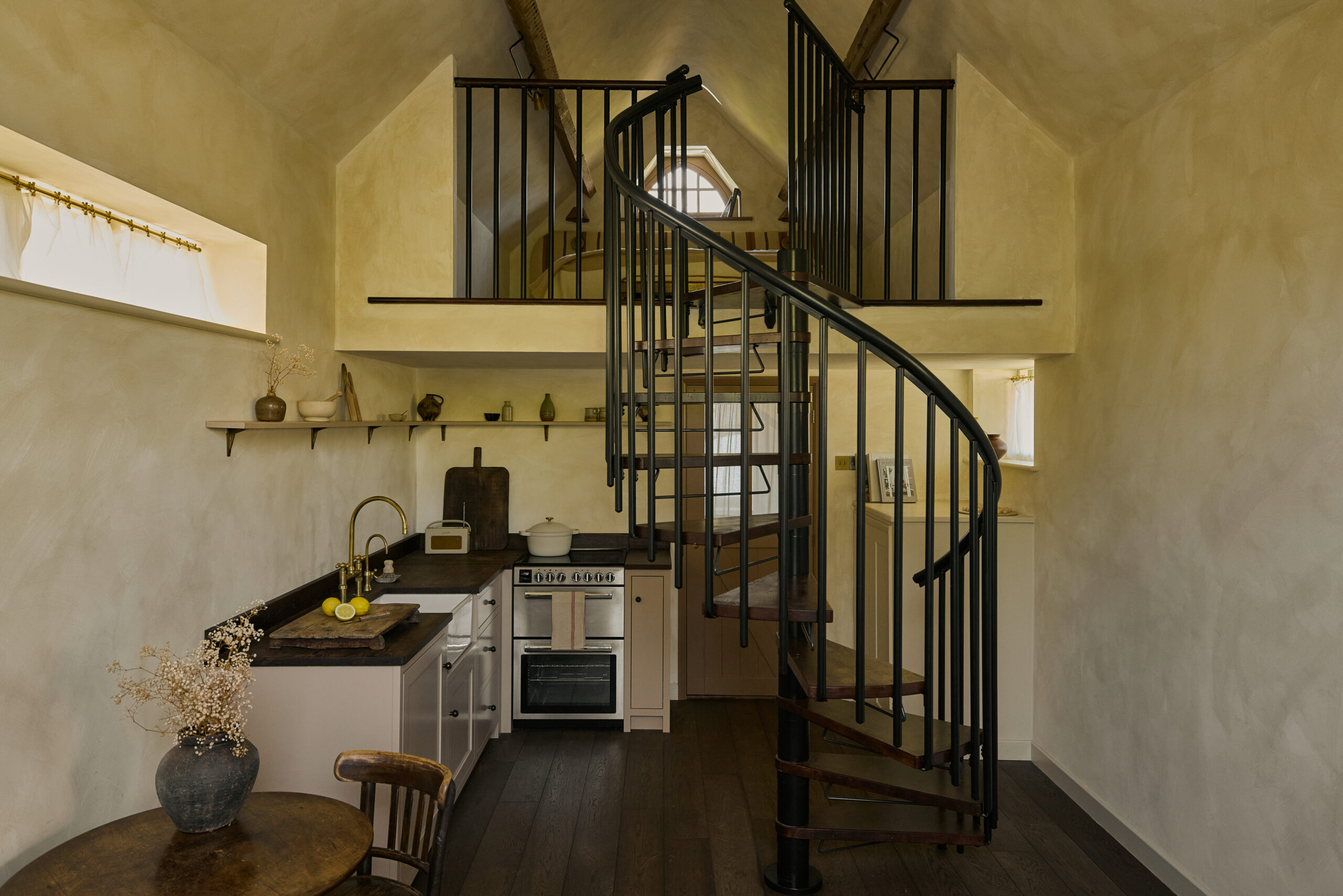 https://sandandstoneescapes.com/property/daisys-stable/